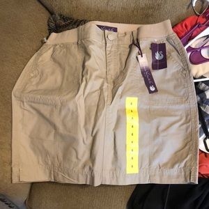 NWT Gloria Vanderbilt skort